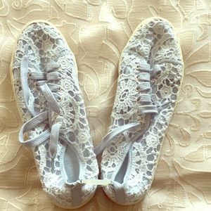 Light blue lace tennis